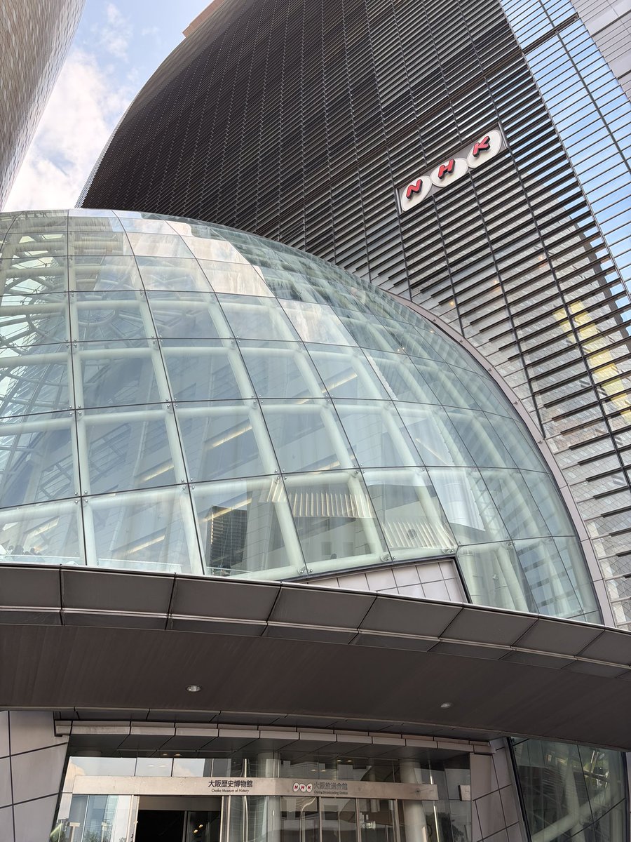 momikosuke's tweet photo. 大阪ツアーファイナルめっちゃ楽しかった😆やっぱり氣志團ちゃん大好きだなー😍
半年続いたツアーで何回も観てるけどそれでもキャーキャー言わせてくれる🤣
今日も最後の方はずっと変な声出てた😂
ダブルアンコはもう泣きながら観てたよ😭終わったのがまだ信じられない！ https://t.co/Y0iZxGEZQ3