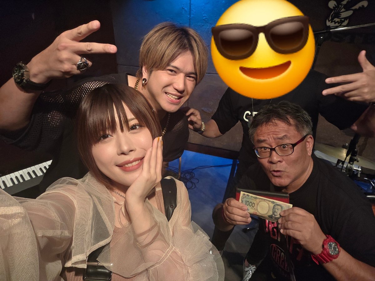 haraken_0718's tweet photo. あすかちゃん東京でライブとの事で仲間と行ってきた
市野監督もいらっしゃって #旅ドゲ 座組完成
レジェンドミュージャンの皆様の演奏がヤバすぎる中、堂々と歌ってたあすかちゃんお見事👏
パワーの引算を覚えた、いいシンガーになったなぁ、、今がいちばんイケてるわ、俺も負けてらんねぇ https://t.co/VESmhiiele