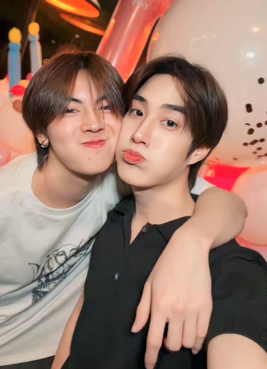 sanwu_'s tweet photo. 26 ปี ของน้องเฟิร์สน่ารักจัง

 FIRSTONE TURNED 26
#26thHBDFIRSTONE
#TLE_mtm #Firstone https://t.co/es0lq0o5rr