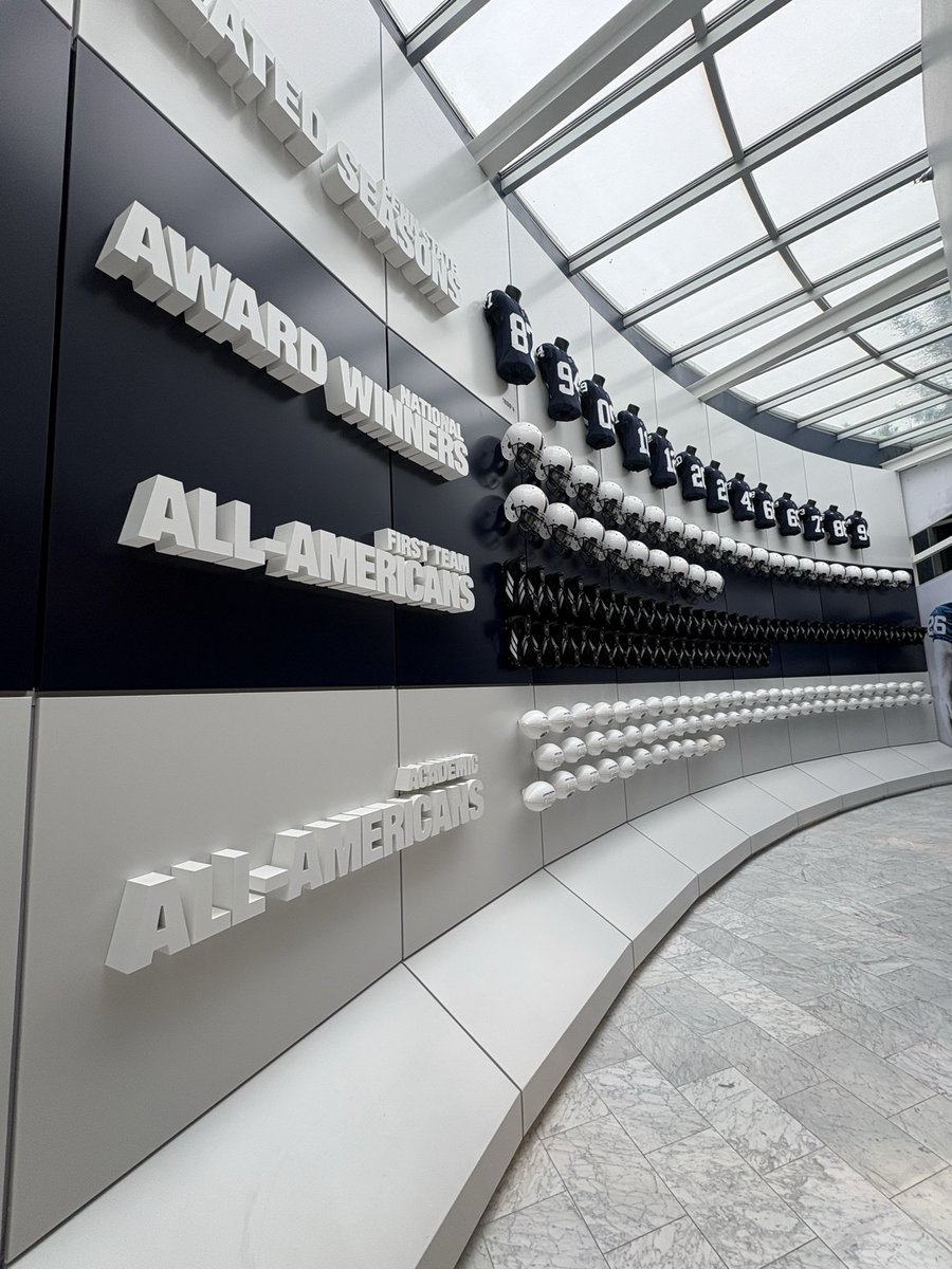 jude_jayman's tweet photo. Today I had a special opportunity to check out the Penn State Lasch Football Building, I also got the chance to talk to first year head coach Matt Campbell! I was very impressed with the incredible facility and the coaches I spoke with. #WeAre @CoachWeachter @CoachMC_PSU https://t.co/k3QCRC4WaH