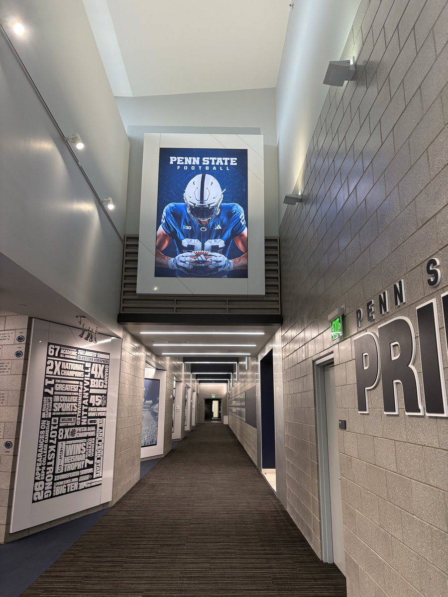 jude_jayman's tweet photo. Today I had a special opportunity to check out the Penn State Lasch Football Building, I also got the chance to talk to first year head coach Matt Campbell! I was very impressed with the incredible facility and the coaches I spoke with. #WeAre @CoachWeachter @CoachMC_PSU https://t.co/k3QCRC4WaH