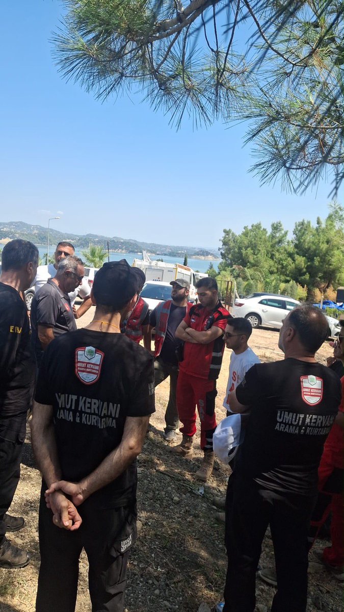 UmutAfetYonetim's tweet photo. 📍Adana Kayıp Arama.

AFAD’ın çağrısı üzerine;
Adana Arama Kurtarma ekibi olarak,
Kurttepe Mahallesi’ndeki ormanlık alanda kaybolan 77 yaşındaki Alzheimer hastası Rasim Özmen’i arama çalışmalarına 1 araç ve 4 personel ile destek veriyoruz.

Ekibimiz, ilgili kurumlarla koordinasyon içerisinde bölgedeki arama faaliyetlerini titizlikle sürdürmektedir.

Rabbimizden, kayıp vatandaşımızın sağ salim bulunmasını niyaz ediyoruz.