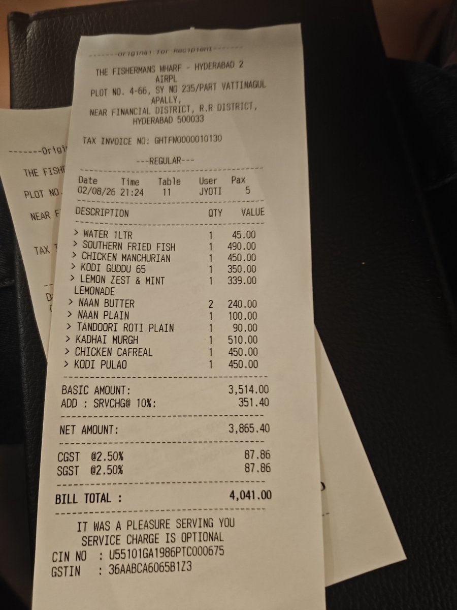 r623's tweet photo. @VijayGopal_ hi sir this restaurant is pricing mrp water bottle 45 https://t.co/GgxRITbJw2