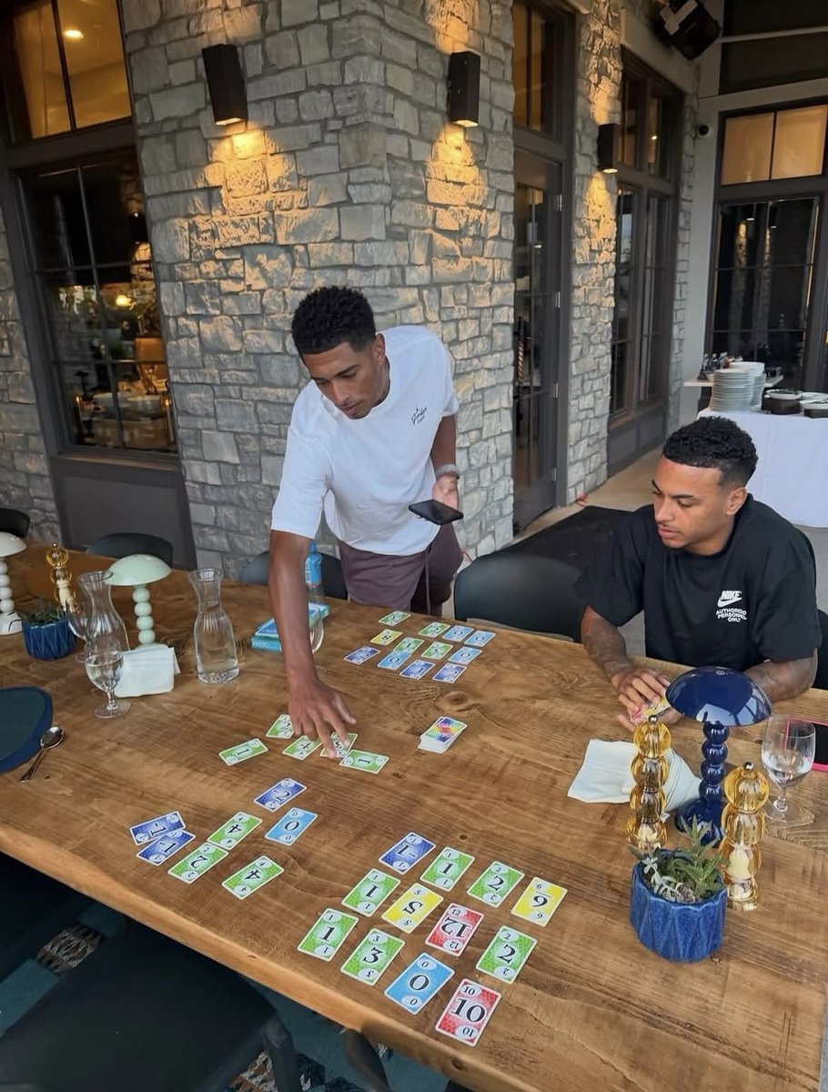 lustlisbon's tweet photo. He does not play about this card game https://t.co/E9ubgPruLY