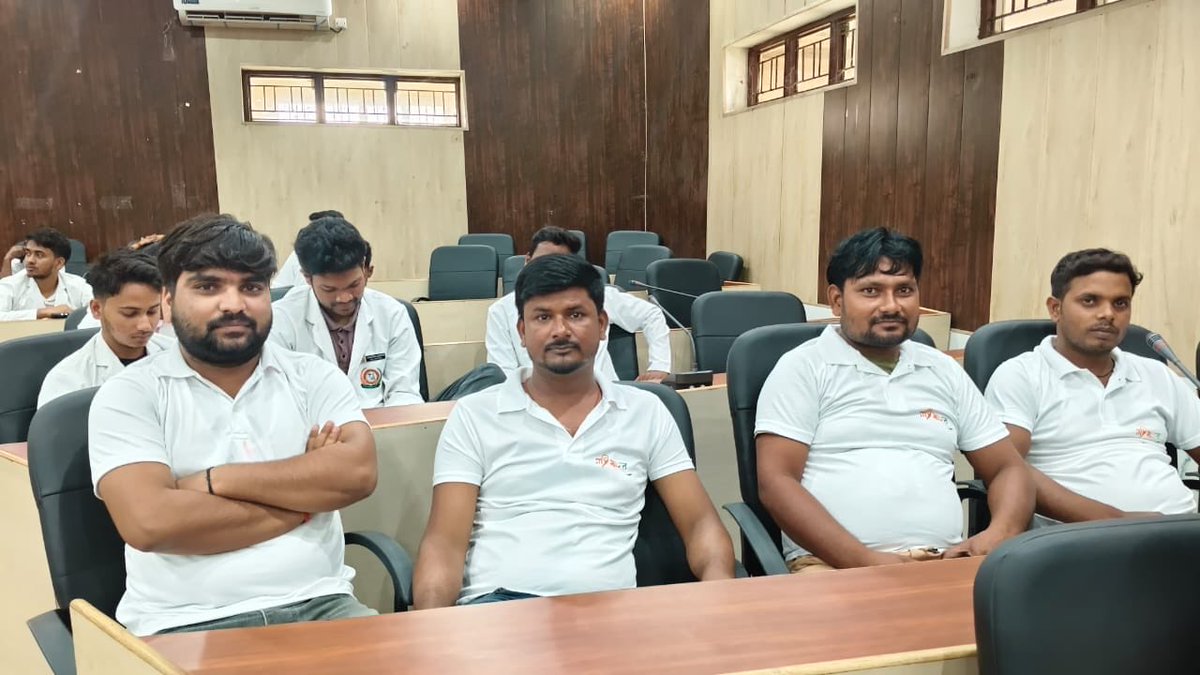 MYB_SDDN's tweet photo. “Nasha Mukt Yuva for Viksit Bharat” अभियान के अंतर्गत राष्ट्रव्यापी महासंकल्प अभियान” का आयोजन

- विकास भवन स्थित अंबेडकर सभागार- सिद्धार्थनगर📍 https://t.co/ayj6K1yZzC