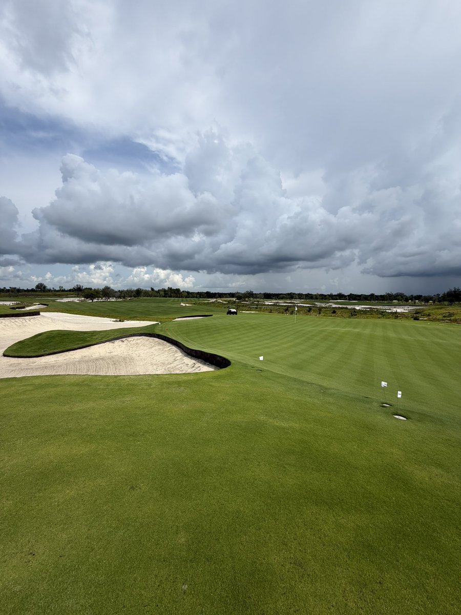 Chase_DryJect's tweet photo. Finished off our DryJect week this past Friday at the beautiful new Miakka Golf Club. 

What an amazing project, thank you Terry for having us out!

2 more months until the season is concluded, the grind continues. 

#PoundSand

@FESbarro https://t.co/URbgC76FUh