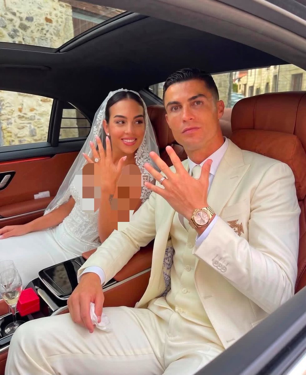 nl87_'s tweet photo. بعد سنوات طويلة من الانتظار… أخيرًا قالوا: “نعم” ❤️💍
كريستيانو رونالدو وجورجينا أخيرًا قرروا يدخلون القفص https://t.co/GTctZMXkmn