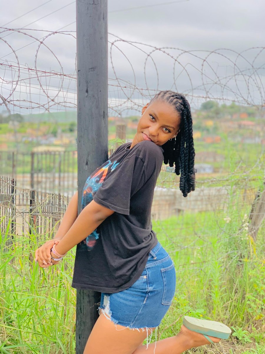 everythingsonia's tweet photo. Weekend are for pretty girls 🤭💕 https://t.co/uMHY9b3jw1