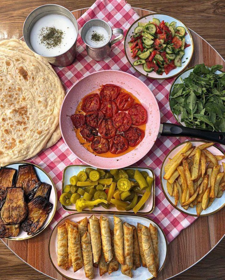 babakm1912a2510's tweet photo. این غذا گوشت نداره ، در نتیجه غذا نیست .. https://t.co/Hm40JCVBLj