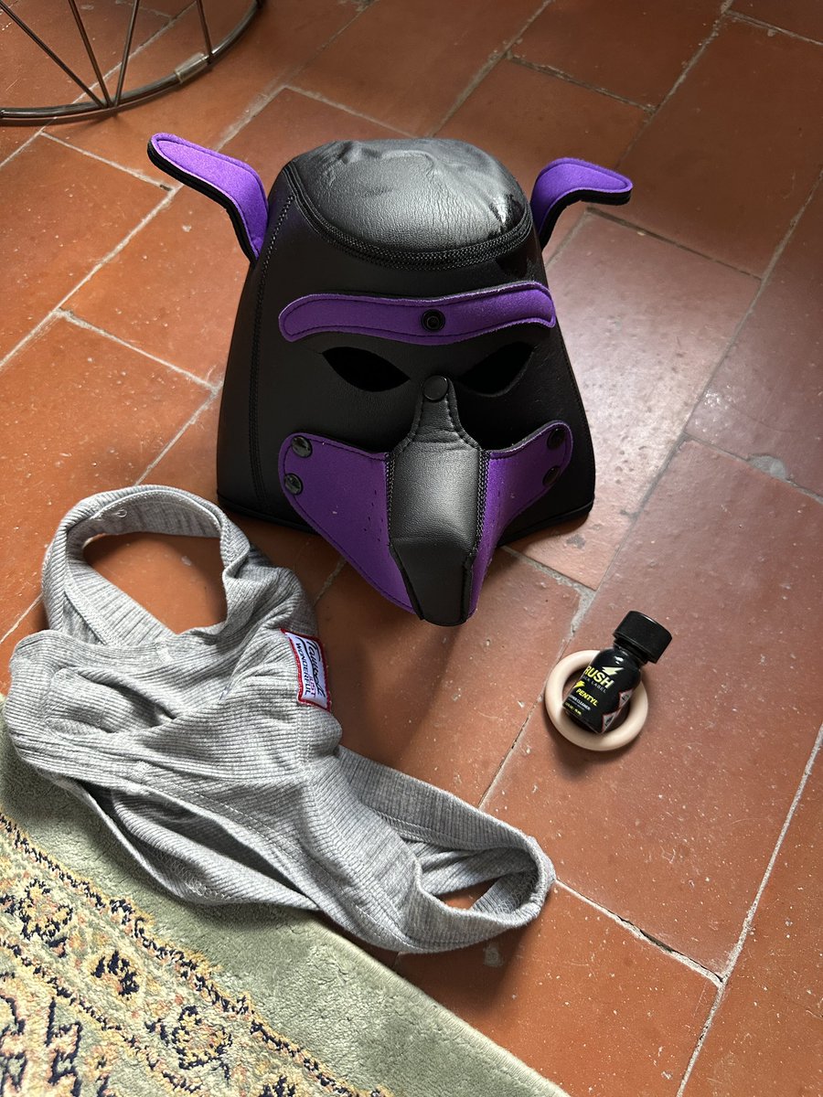 FeetMuscleLegsX's tweet photo. What a session #wroof #gaywoof #pup #pupmask #gayfetish #gaypup #gaypuppy #musclepup #musclegay https://t.co/IjMw6hnGxW