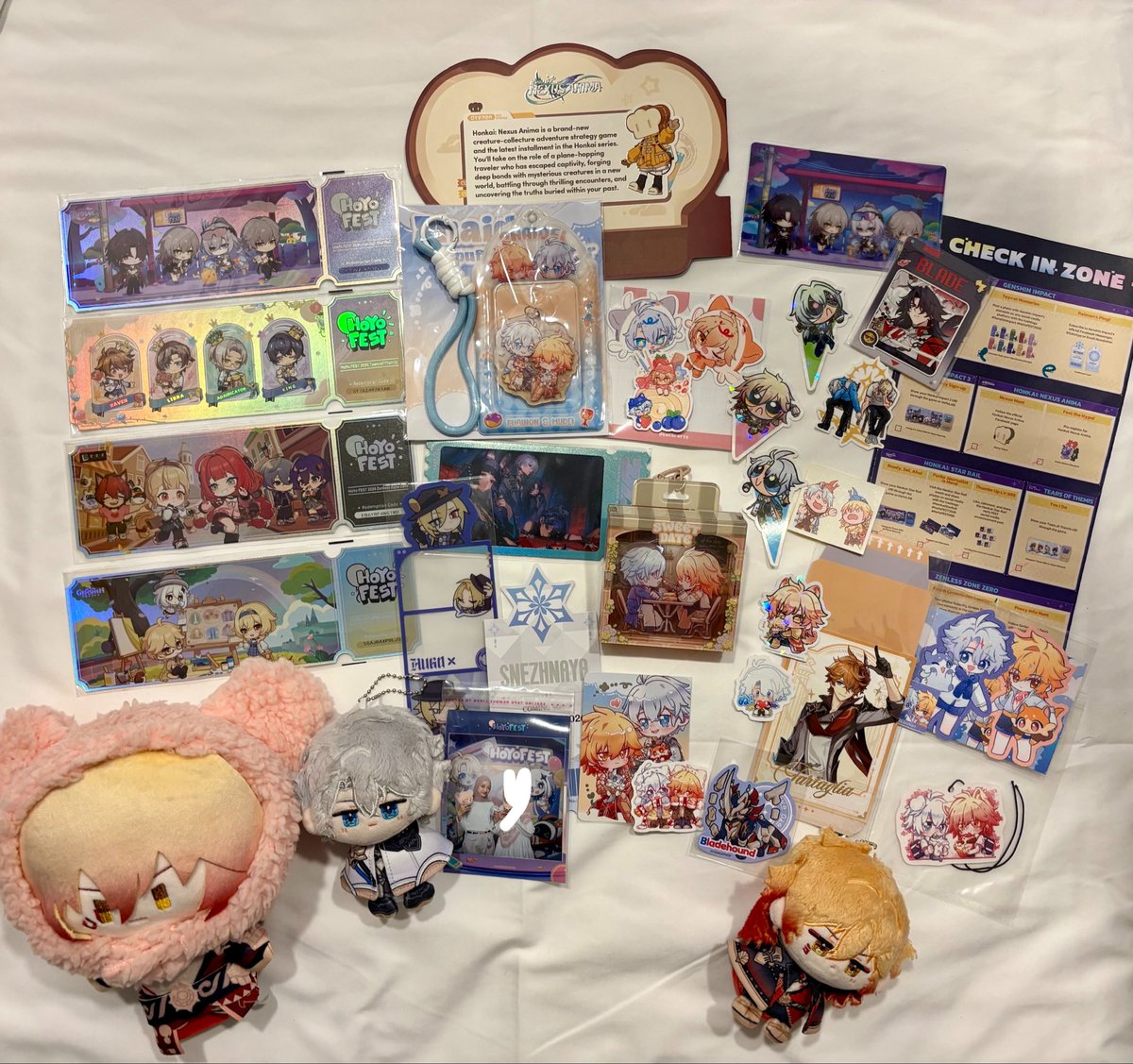 fleurevanthe's tweet photo. hoyofest haul more like phaidei haul 😭❤️
#hoyofest2026 #hoyofestmy #hoyofestmy2026 https://t.co/MEXllSWn3b