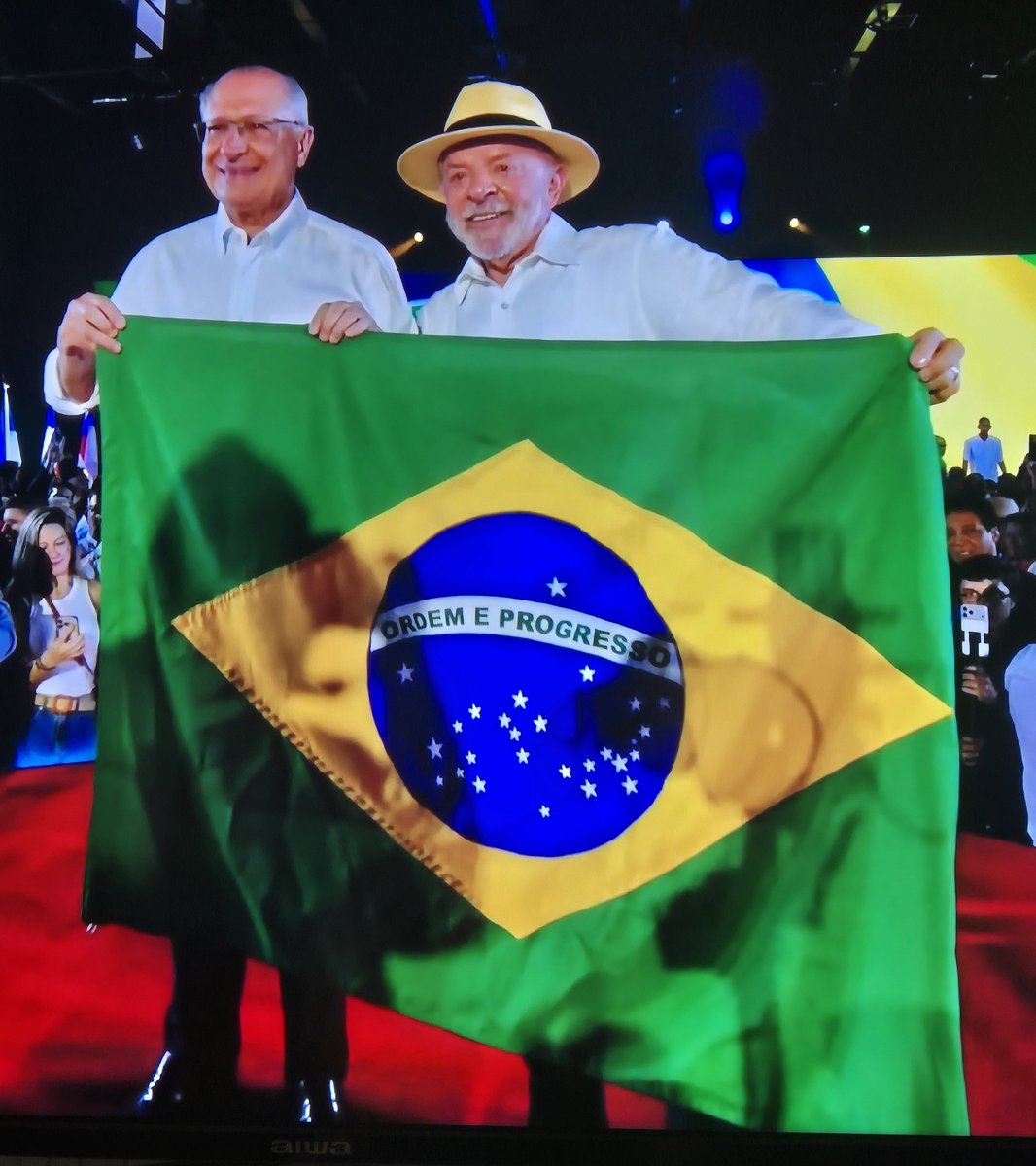 zeca_dirceu's tweet photo. Essa Convenção foi histórica!
Rumo ao quarto mandato com o coração na educação e no cuidado com os idosos. Como diz a música: "Ele é brasileiro, trabalhador e família." https://t.co/8BmfpVA27O