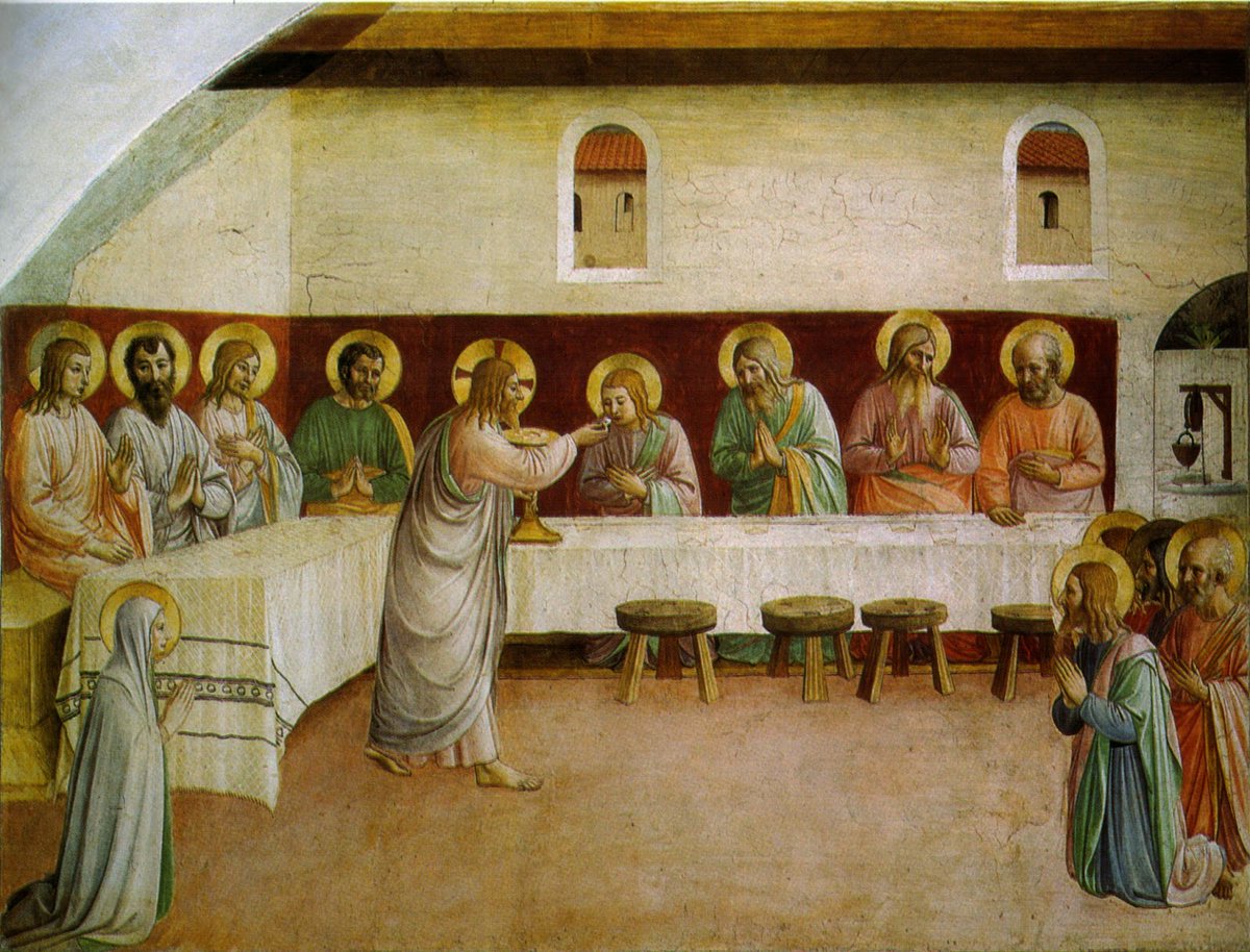 PJavierOR's tweet photo. La multiplicación de los panes.
Sermón

Tres veces al año, la Iglesia pone ante nosotros el Evangelio que acabamos de escuchar: el Evangelio de la multiplicación de los panes. Y siempre lo hace en relación con lo que estamos celebrando, a saber, la Santa Misa: la renovación del Sacrificio de la Cruz, cuyo fruto es la Eucaristía, el sacramento que contiene verdadera, real y sustancialmente el Cuerpo y la Sangre de Nuestro Señor Jesucristo.
El Evangelio nos habla de un alimento que no solo no se agota, sino que incluso sobra en abundancia. Este es el simbolismo de los panes y los peces, representado tantas veces en las catacumbas de Roma.
La multitud tenía hambre, pero no decía nada. Seguía a Cristo durante días enteros, olvidándose incluso de comer, porque era alimentada por la Palabra de Dios; por esa Palabra que, como dice el salmista, «es más dulce que la miel» (Sal 19,10)
De hecho, no es la multitud, sino los discípulos, quienes recuerdan al Señor que el pueblo tiene hambre, aunque Él sabía perfectamente que «no solo de pan vive el hombre, sino de toda palabra que sale de la boca de Dios», como había respondido al diablo en el desierto.
¡Qué cautivados debían de estar, escuchando las palabras que salían de la boca del Señor!
Cuando alguien encuentra verdadero deleite en algo, incluso puede olvidarse de comer.
Pero el Señor, después de alimentar sus almas con su Palabra, quiso también alimentar sus cuerpos. Y multiplicó los panes.
Ahora bien, aquel milagro no terminaba allí. La multiplicación de los panes preparaba el camino para otro alimento mucho mayor.
Por eso, después de la multiplicación, Cristo diría: «Yo soy el Pan de Vida».
Ya no hablaba del pan que había multiplicado, sino del Pan de los Ángeles: de su propio Cuerpo.
¿Y por qué quien coma de ese Pan nunca volverá a tener hambre ni sed? Porque la Eucaristía es medicina para el alma de quien la recibe dignamente, pero condenación para quien la recibe indignamente.
He aquí, pues, la primera gran enseñanza del Evangelio de hoy: el pan multiplicado es figura de la Eucaristía.
Y la Eucaristía no es un mero símbolo. Es Jesucristo mismo. Es por este Cuerpo, reservado en el Sagrario, que la lámpara roja del Santísimo, siempre encendida en nuestras iglesias, significa que Cristo está verdaderamente presente allí. Y por eso, desde niños, se nos enseñó a hacer la genuflexión al entrar en una iglesia o al pasar delante de Él.
Por eso guardamos silencio en nuestras iglesias: porque son lugares sagrados donde habita la Presencia Real de Nuestro Señor. Porque Jesús está verdaderamente presente en el Sacramento de la Eucaristía, lo tratamos con reverencia.
Sin embargo, no todos creen esto. Y alguien podría decirme:
- «Claro, Padre. Los judíos no creen en la Eucaristía; tampoco los ateos, los musulmanes o los budistas...».
Eso es cierto, porque ellos, pobres, no tienen la fe. Pero no son los únicos. ¡Muchos católicos tampoco creen en la Presencia Real de Cristo en la Eucaristía!
¿Y quién dice esto?
Una conocida encuesta realizada aquí, en los Estados Unidos, hace apenas siete años, en 2019. La encuesta, realizada por el Pew Research Center, reveló que solo el 31 % de los católicos estadounidenses cree que, después de la consagración, el pan se convierte en el Cuerpo y el vino en la Sangre del Señor.
Es decir, no profesan la fe católica sobre la Eucaristía, sino una creencia protestante.
Sin embargo, Cristo dijo exactamente lo contrario en la Última Cena: «Esto es mi Cuerpo...». «Este es el cáliz de mi Sangre...»
No dijo: «Esto simboliza mi Cuerpo». No dijo: «Esto representa mi Sangre». Dijo: ¡esto ES!
Esta es la fe católica. Después de la consagración ya no hay pan ni vino, sino el Cuerpo, la Sangre, el Alma y la Divinidad de Nuestro Señor Jesucristo, aunque permanezcan las apariencias de pan y vino.
¿Y cuál es la consecuencia de que tantos católicos no crean en la Presencia Real de Cristo en la Eucaristía?
Es muy simple. Lo recibirán sin el debido discernimiento. Lo recibirán sin buscar una conversión sincera. Lo recibirán como si fuera un caramelo, una galleta o cualquier otra cosa. Y se comportarán en la iglesia como si estuvieran en un cine... Y por eso tienen lugar tantas profanaciones de la Eucaristía: porque muchos ni siquiera creen. Y no siempre por malicia, sino porque hemos recibido una mala catequesis. O porque la hemos olvidado.
Por eso debemos preguntarnos nuevamente: Si Cristo está verdaderamente presente en la Eucaristía, como nos enseñaron nuestros padres, ¿cómo debemos recibirlo?
¿Con qué reverencia? ¿Con qué recogimiento? ¿Cómo debemos preparar nuestras almas para recibirlo? Aquí encontramos la segunda gran enseñanza: no basta con creer que Jesús está presente. También debemos recibirlo dignamente.
Cristo mismo dijo: «Yo soy el Pan de Vida; el que viene a mí no tendrá hambre, y el que cree en mí no tendrá jamás sed» (Jn 6,35). Por eso debemos esforzarnos por recibir la Sagrada Comunión con el alma en estado de gracia. De lo contrario, como dice san Pablo: «Quien come y bebe el Cuerpo y la Sangre del Señor indignamente, come y bebe su propia condenación» (cf. 1 Co 11,27-29).
En otras palabras, debemos acercarnos a la Sagrada Comunión sin tener conciencia de pecado mortal; y si tenemos conciencia de pecado mortal, debemos acudir primero al Sacramento de la Confesión.
Esta es la primera disposición: estar en gracia de Dios.
Pero existe también una segunda disposición: recibir la Comunión con reverencia y respeto, sabiendo que es al Señor a quien recibimos, y no cualquier cosa. Es Dios mismo ante quien me arrodillo cuando entro en la iglesia. Es el milagro del Cuerpo entregado por nosotros. Es el milagro que, si me dispongo debidamente, tanto exterior como interiormente, puede santificarme.
Como solía decir san Francisco de Sales:
«Una sola Comunión bien hecha bastaría para hacernos santos».
Solo una.
Una sola Comunión bien hecha bastaría para comenzar a abandonar la lujuria, la ira, el orgullo, la impaciencia y la vanidad. Ahora bien, ¿por qué recibimos tantas veces la Comunión y seguimos siendo los mismos? Porque la Eucaristía no actúa mágicamente. La gracia de Dios obra según nuestras disposiciones.
Si recibo al Señor distraídamente, sin deseo de convertirme, sin amor, sin recogimiento y sin verdaderos propósitos de santidad, entonces pongo obstáculos a la gracia. ¿Cómo puedo esperar que el vaso se llene si yo mismo limito su capacidad con mi cobardía, mi tibieza y mi falta de preparación para recibir al Señor? Por eso la Santa Madre Iglesia, en cada Misa, antes de que el sacerdote comulgue, lo obliga a rezar en silencio una hermosa oración como preparación inmediata para la Comunión.
Es una oración que el sacerdote dice en voz baja, no públicamente.
La reza en secreto, para disponerse a recibir al Rey de reyes.
Se las comparto:
«Señor Jesucristo, Hijo de Dios vivo, que por voluntad del Padre, cooperando el Espíritu Santo, diste con tu muerte la vida al mundo: líbrame, por este tu santísimo Cuerpo y Sangre, de todas mis culpas y de todo mal; concédeme cumplir siempre tus mandamientos y nunca permitas que me aparte de ti...
Que la recepción de tu Cuerpo y de tu Sangre, Señor Jesucristo, no sea para mí motivo de juicio y condenación, sino que, por tu bondad, me aproveche para defensa del alma y del cuerpo y como remedio saludable.»
Por eso también, antes de recibir la Sagrada Comunión, repetimos las palabras del centurión:
«Señor, no soy digno de que entres en mi casa...».
Porque... ¿Qué enamorado no se prepara para encontrarse con la persona que ama? ¿Qué siervo no viste sus mejores ropas para presentarse ante su rey? ¿Qué hijo no busca las mejores palabras al pedir un favor a su padre? Si nos preparamos para encontrarnos con una persona importante, ¡cuánto más debemos prepararnos para recibir al mismo Dios!
Y esta preparación debe ser interior, pero también exterior. El cuerpo expresa aquello que el alma cree. Por eso nos arrodillamos. Por eso hacemos la genuflexión. Por eso guardamos silencio. Por eso recibimos al Señor con cuidado y reverencia.
Creo haber mencionado ya que he tenido malas experiencias en otras parroquias, y cómo la Iglesia siempre ha sido muy cuidadosa al distribuir la Sagrada Comunión, para evitar que se pierdan partículas del Cuerpo del Señor o que exista cualquier peligro de profanación.
Por eso les pido que sean extremadamente cuidadosos al recibir al Señor. No se trata de un asunto secundario. Es una cuestión de fe en Nuestro Señor. Porque, si verdaderamente creemos que Él es Dios, debemos tratarlo como Dios.
Jesús multiplicó los panes, y quiere multiplicar sus gracias por medio de su Cuerpo.
Quiere que ese diamante embellezca y eleve el vaso que lo recibe. Quiere alimentarnos. Quiere sanarnos. Quiere fortalecernos. Quiere santificarnos. Pero debemos recibirlo con fe, en estado de gracia y con la mayor reverencia posible.
Por tanto, en esta Santa Misa hagamos el firme y santo propósito de aprovechar cada Comunión como si fuera la primera, la única y la última Comunión de nuestra vida, para que nos conduzca a la Vida Eterna.
Amén.
Sermón para el 2 de Agosto de 2026
P. Javier Olivera Ravasi, SE
San Francisco, California