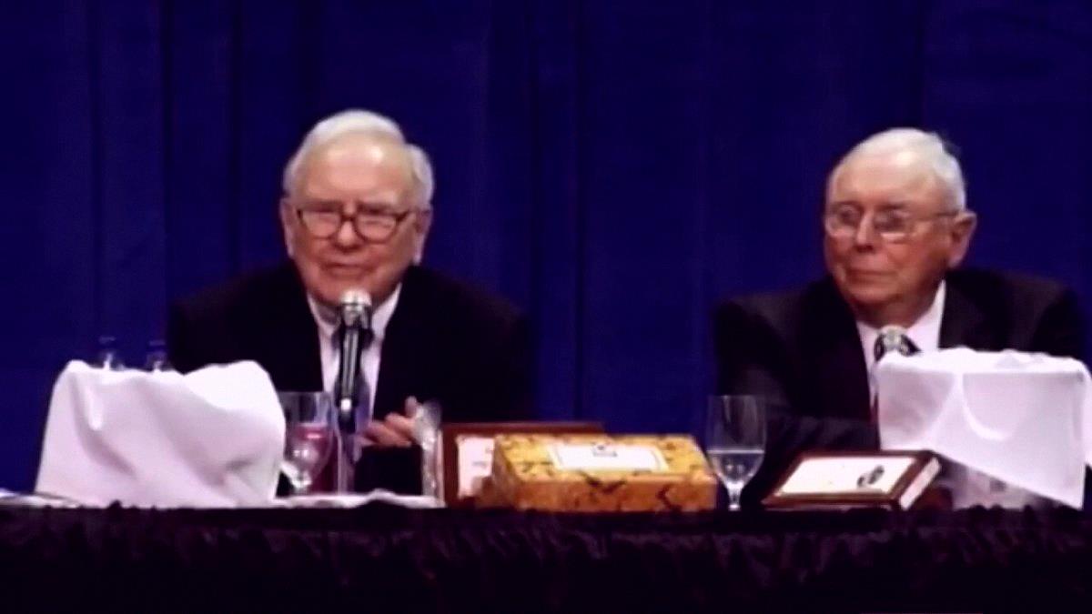 MalejaFontalvo's tweet photo. Warren Buffett, probably the greatest investor ever, once dropped this gem:

"Be fearful when others are greedy, and greedy when others are fearful."

He built one of the largest funds and pocketed $145 billion+. 

We could all learn a thing or two from him! 😤 https://t.co/xm25va0gV8