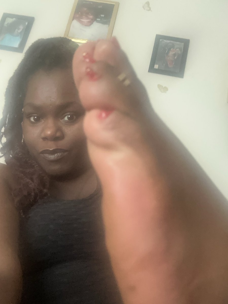 TWebber0212's tweet photo. Who wants to get the Diva feet done 
Come on boys what’s your favorite color for my lil toes 🫦💕💕🫦 https://t.co/S4ET472teX