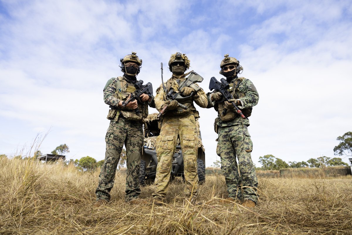AustralianArmy's tweet photo. Training together 💪🇦🇺🇰🇷  

#AusArmy and @ROK_Army soldiers came together to conduct integration training during Ex Tiger Dingo.   

📸 PTE William McCormick / PTE Alli Craig https://t.co/DsaEgvBNf3