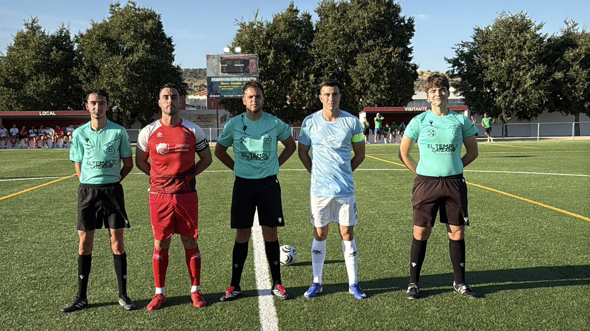 AtcoPueblonuevo's tweet photo. 📷 Algunas imágenes del primer partido de pretemporada disputado en Villar del Rey.
Resultado: 3-3 🪢
⚽️Germán, Santi Piccinetti, Bryan
#Pretemporada2627❤️‍🔥💙 https://t.co/09FjASltde