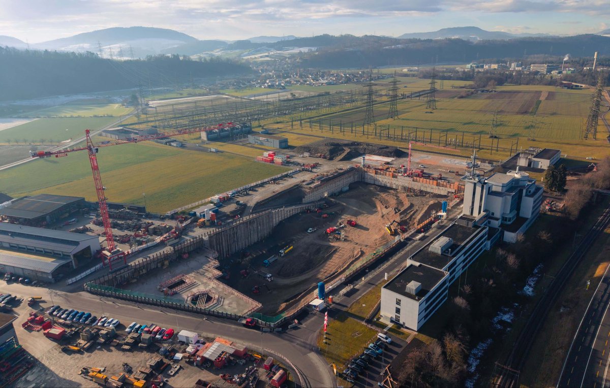 giffmana's tweet photo. Just learned about a cool project in Switzerland! They're building a huge 1.2GW/2.1GWh battery, right where the CH, DE, and FR grids connect.
And on top (literally) of it they build a 500MW gpu cluster.
What GPUs and who runs it is not yet known. ETA 2028/29. It's called FlexBase https://t.co/PbV3xij7g5