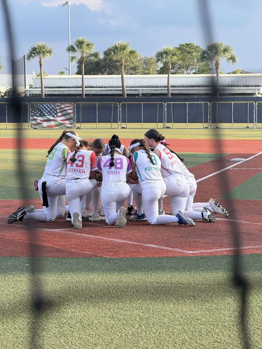 Emma_Rist's tweet photo. Thank you @USSSAFastpitch for such a great opportunity to meet and work with different girls and hear and learn from different coaches. https://t.co/JJuVtLnpO5
