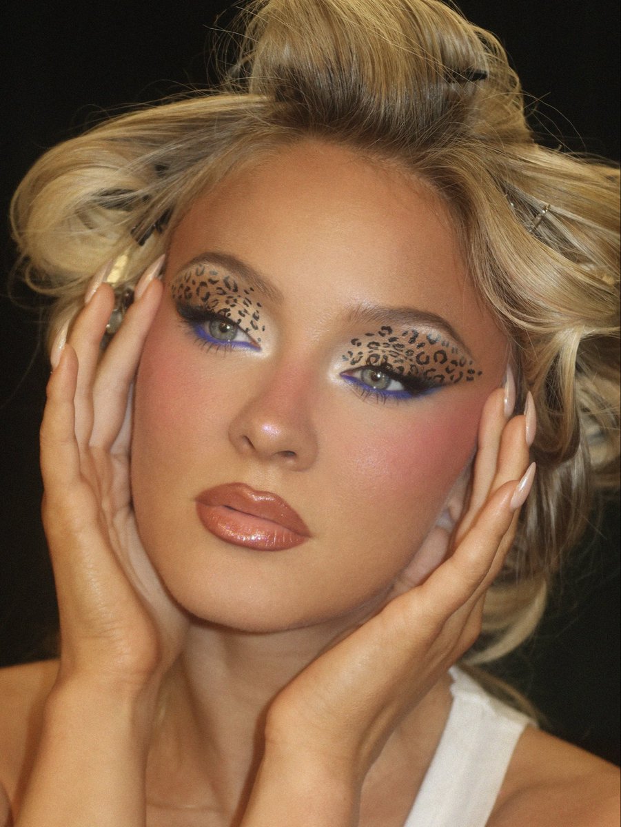 sophiasinotx's tweet photo. makeup by me <3 https://t.co/ClZWi6lXNF