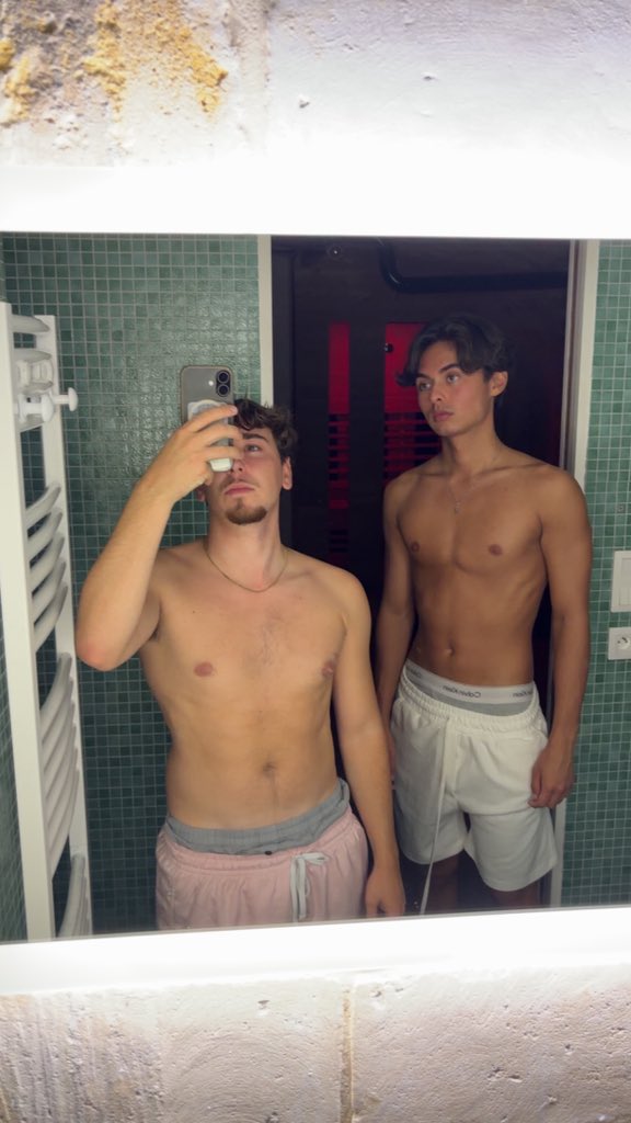 enzo_savage_'s tweet photo. On cherche des soumis ! 😈 on vous attend en dm 👀 @polochon_savage 

https://t.co/vEWL0U0IQ2 https://t.co/uroczznbQq