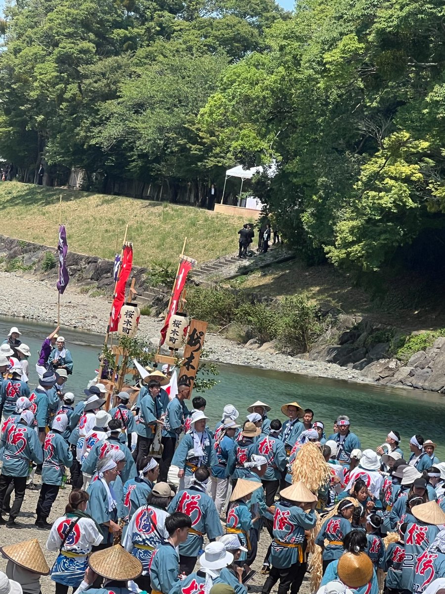 everyone1212's tweet photo. 令和8年8月1日　伊勢神宮 御木曳行事

令和8年8月1日、伊勢神宮の式年遷宮に向けた伝統行事「御木曳」に参加させていただきまし
この日は愛子さまも伊勢神宮を訪れ、式年遷宮に関わる行事をご覧になられました。歴史と伝統が受け継がれる厳かな空気の中で、私自身も日本の文化と信仰の深さを改めて感じ https://t.co/HaNKHXn8HP