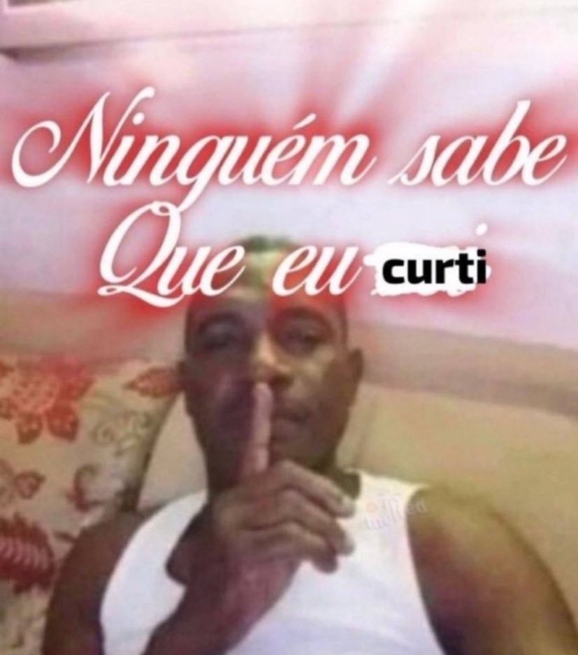 xmipieu's tweet photo. Não faço a menor ideia de quem são mas que delícia esse de fone https://t.co/uB9FYlMTlX