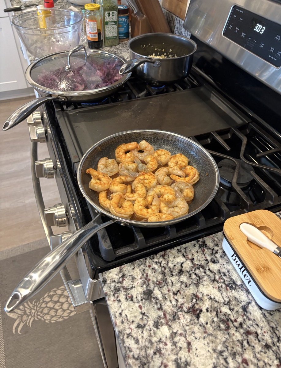 LarryKn31185387's tweet photo. The amateur chef prepares Sunday lunch for 2 friends. Imported Greek feta w/ olive oil &amp; fig balsamic w/ crushed pistachios on everything crackers. Cedar planked salmon &amp; sautéed shrimp both w/ my house made coconut soy pineapple glaze.  Mexican corn &amp; sautéed red cabbage/onions. https://t.co/dqWdSzQBIc