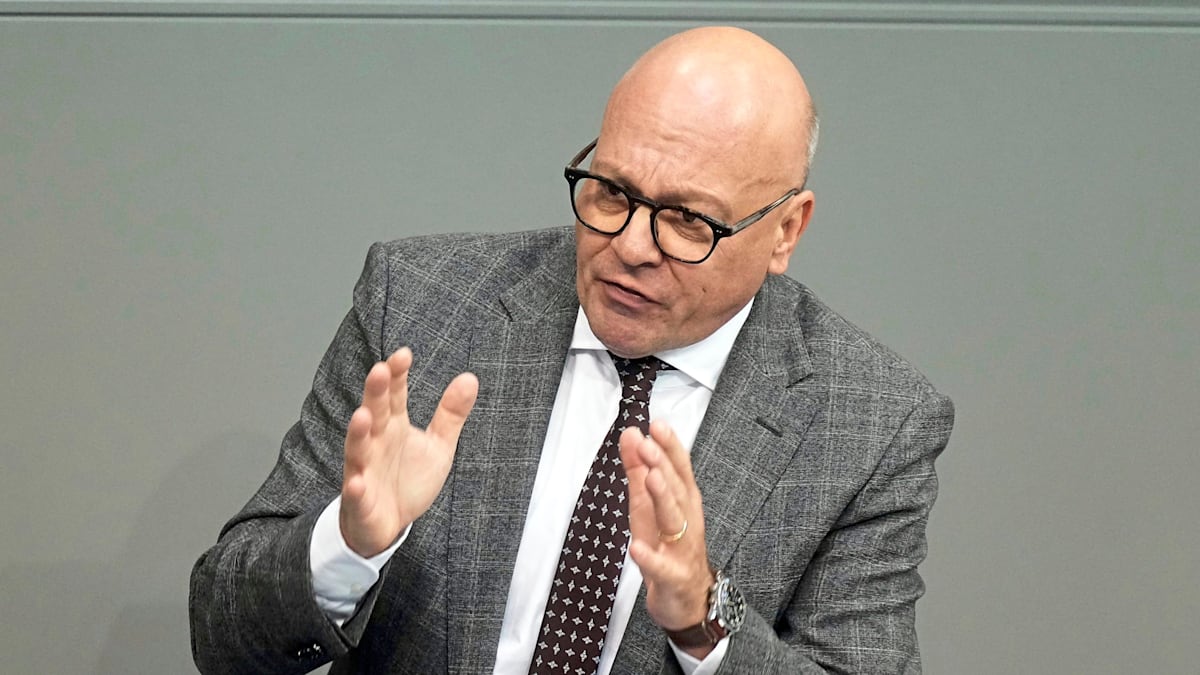 welt's tweet photo. „Wir müssen Extremisten bei ihrer Finanzierung angreifen“ – Throm fordert Reform des Vereinsgesetzes https://t.co/PONe1JBknC https://t.co/3OQTRNgmFF
