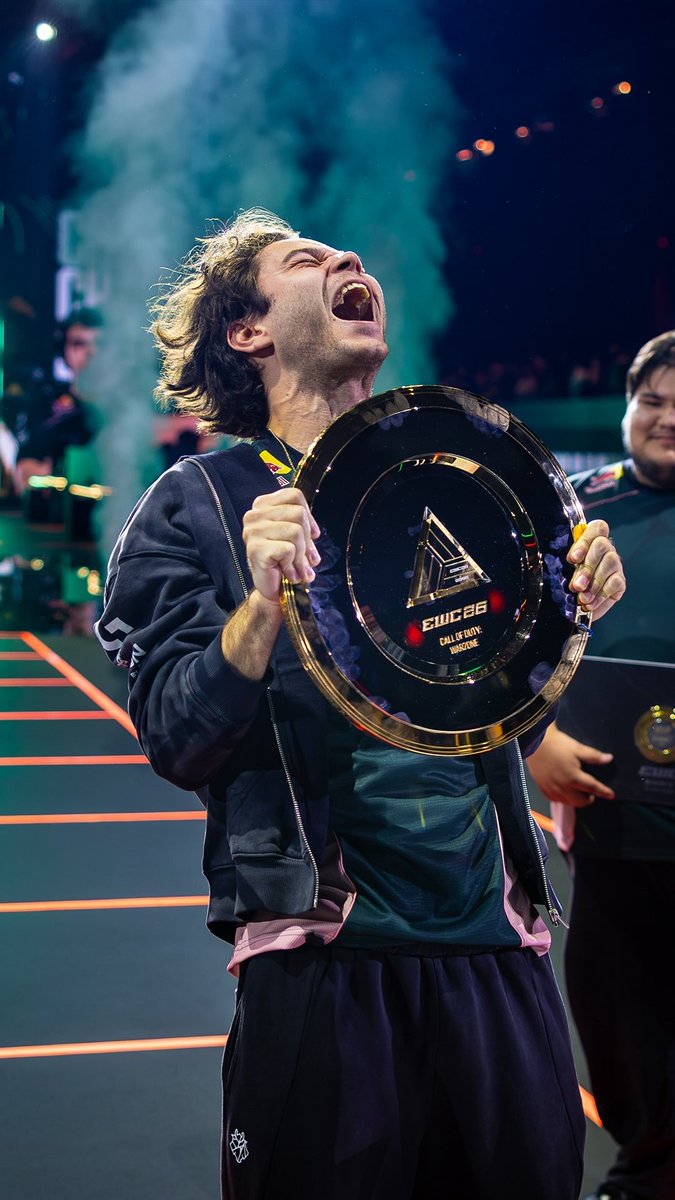 Krostokuala's tweet photo. EWC WZ 2026 CHAMPIONS!!! 🏆
@CytheTV @bigman_live @anzietywz the best players in the world!!! https://t.co/zYuQvms8Sx