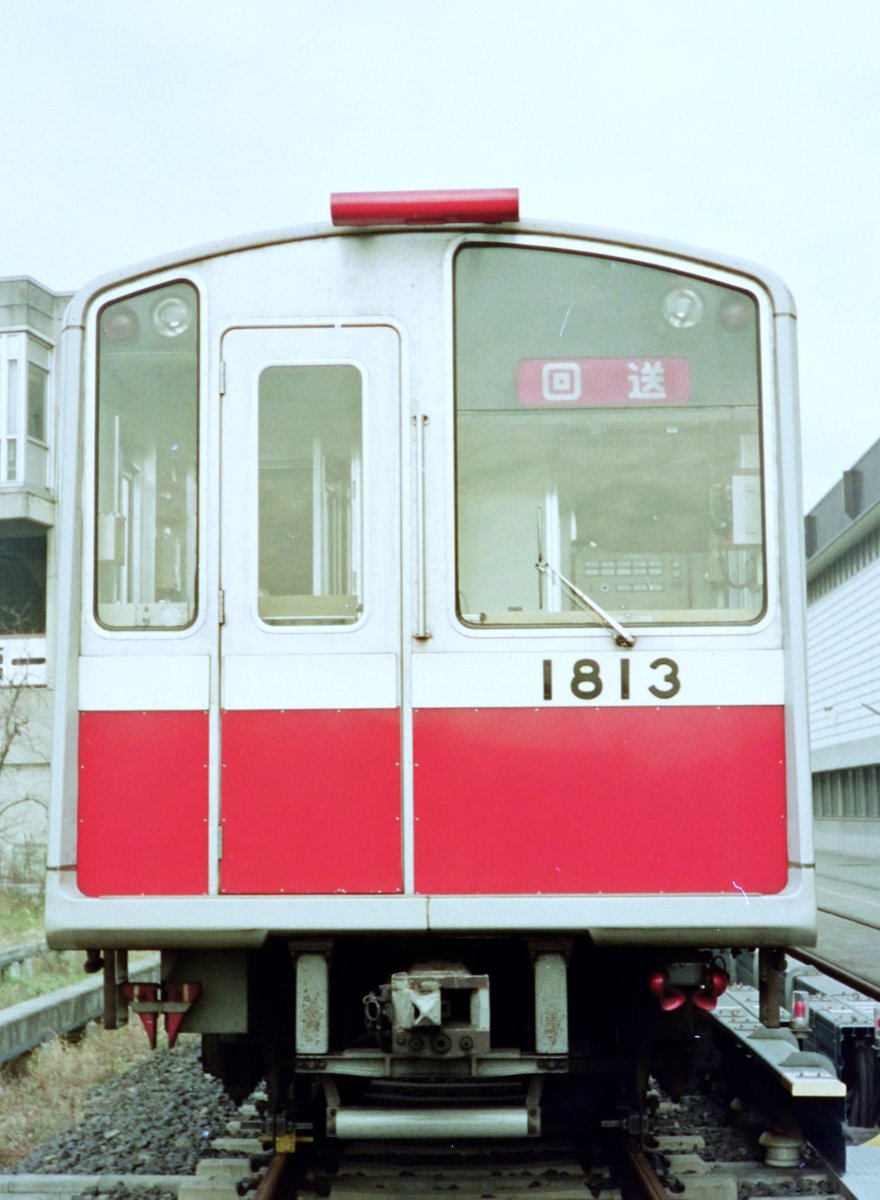 takamatsubus's tweet photo. 大阪市営地下鉄10系の未更新車と更新車　はっきりいって原型のほうが好きです。窓が小さくなったよう見えるのも一因かと思います。1106は更新第1号です。 https://t.co/f9w0j6n8tu