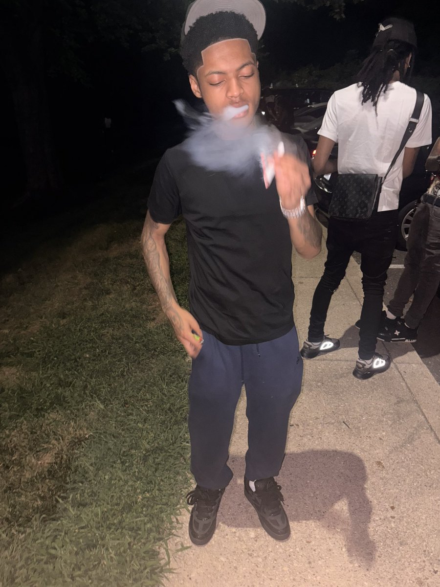 darealtaeact's tweet photo. Ik y u hate me https://t.co/iiy5nbf1An