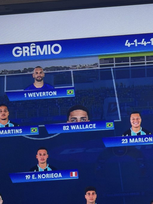 CentralDoBrega's tweet photo. a situação do Grêmio é tão ruim que o zagueiro está se escondendo na hora da escalação

que fase... https://t.co/AZTcjSKVl7