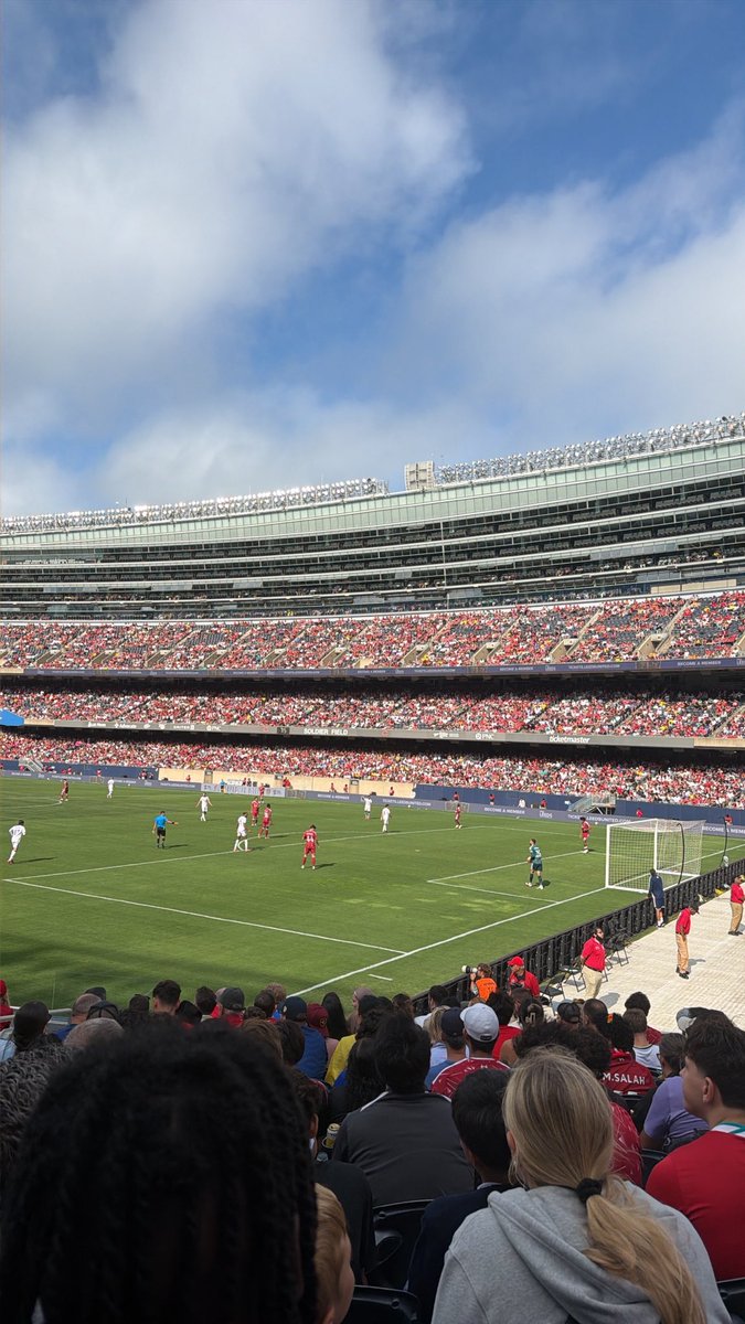 Ruhwaya_DAM's tweet photo. @LFC We are in CHI-Town!!!! #lfcleeds https://t.co/7v4GAqinYn
