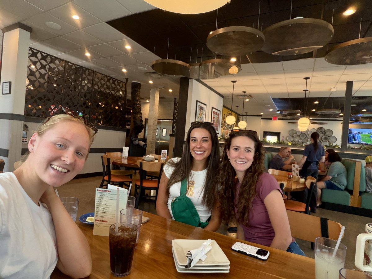 havanajdavison's tweet photo. It’s a bittersweet day as I officially say goodbye to my OG HL team and meet the newbies. 🥹❤️ 

I’m endlessly grateful for my HL Hotties and the time I got to call them my teammates. You all made this experience unforgettable and now I have plenty of reasons to visit Phoenix and Mississippi. 

But Heartland has so much to celebrate as this new team comes together in PHX! I’m so thankful to work alongside such incredible people and to be part of Team America! 🇺🇸 

I can’t wait to celebrate new wins, make new memories, and build new friendships with Team Heartland. Here’s to an exciting new school year and day zero of new hire training! 🥳