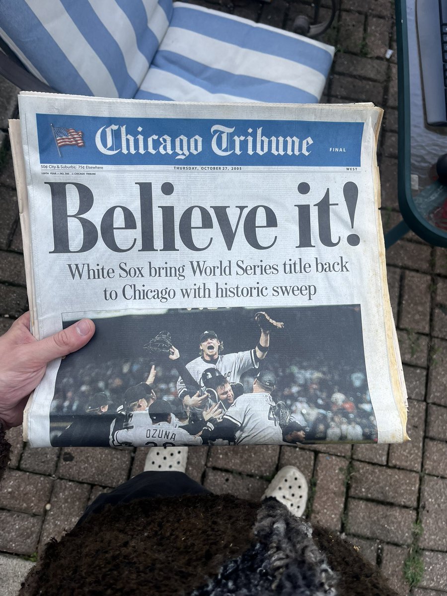 oliverjcrown's tweet photo. Look what I found cleaning up the garage this Sunday #whitesox https://t.co/aD5RTCkmCQ