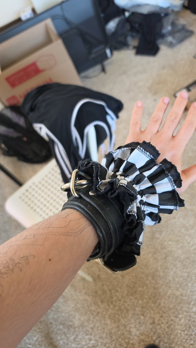 MrJMozilla's tweet photo. Bondage clown for the club tonight??? https://t.co/vkRipiVboj