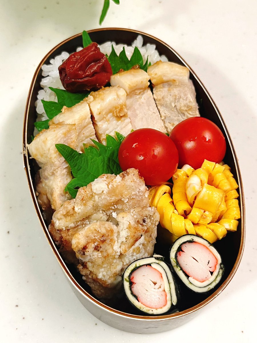 HALtsuNa's tweet photo. おはようございます😊
🌟味噌玉ねぎ麹漬けポークステーキ
🌟鱚の唐揚げ
🌟カニカマチーズ海苔<ʓ<ʓ
🌟鼻の薄焼き卵
🌟トマト
🌟梅干し
#お弁当記録 #無添加無農薬 https://t.co/adAHnY4Mpn