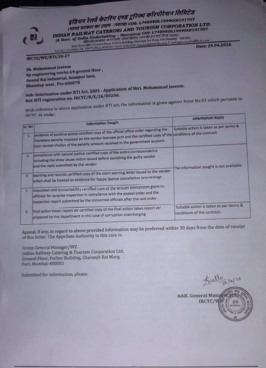 Nouserid82's tweet photo. आपको क्या लगता है भाई, ये आपके शिकायत IRCTC वाले रजिस्टर करके इतने बड़े एक्शन लेंगे कि ये कल से ये ट्रेन में ये वेंडर PCM ओवरचार्जिंग नहीं करेंगे? मैं देता हूँ ये जीता-जागता सबूत, ये देखो दोनों कॉपी को!
एक में जब मैंने रेलमदद पे पहले शिकायत किया, तो वहाँ पे ये बोल दिया कि आगे कार्यवाही के लिए भेज दिया गया है और केस ये लोग इतना जल्दी डिस्पोज कर देते हैं कि जैसे लगता है बाप रे, कितना ईमानद���र अधिकारी लोग रेलवे में ��ै! फिर 30-45 दिन तक कोई ATR नहीं भी, बिना कोई एक्शन लिए ये लोग केस को पेंडिंग रहने देते हैं रेलमदद पोर्टल पे। या आप कभी ये चेक किए हो दोबारा उस रेलमदद ग्रीवेंस आईडी को, क्या ये लोग ATR लगाए हैं? बस जांच वाले अधिकारी जाते हैं, एकदम मस्त PCM से मिल के चाय-पानी ले के रिपोर्ट बना देते हैं कि यात्री का मैटर ऑनबोर्ड सुलझा लिया गया था या फिर यात्री का आरोप गलत था।
बस, मेरे साथ भी ऐसा ही हुआ! मैंने उस रेलमदद की आईडी को 40 दिन बाद खोल के देखा तो ATR पेंडिंग ही था। फिर मैंने इसको चुनौती देने के लिए CPGRAMS का इस्तेमाल किया, जहाँ पे IRCTC के MD लिखित में बोल रहे हैं कि..necessary actions have been taken as per the extant terms & conditions. Please be assured that your complaint has been dealt with all seriousness, and a monetary penalty has been imposed on the licensee for the reported lapses along with a stern warning. फिर मुझे ये बहुत अच्छा लगा कि अरे भाई, मेरे शिकायत पे तो MD एक्शन लिए और फाइन लगाया और PCM को वार्निंग दी! तो मुझे भी खुशी हुई इस बात की।
फिर मैंने इसी सच्चाई को जानने के लिए RTI का इस्तेमाल किया—RTI रजिस्ट्रेशन नंबर IRCTC/R/E/26/00206—भाई, तब जाके इस रेलमदद के अधिकारी और IRCTC के MD के अधिकारी का पता चला कि ये लोग कितने corrupción (भ्रष्टाचार) में लिप्त हैं! जहाँ MD बोल रहा है, वहाँ RTI में कुछ है ही नहीं। जब MD बोल रहा है कि फाइन लगा है, तो उसका रसीद कहाँ है भाई?
आप भी अपने किसी एक पुराने वाले 3/6 महीने वाली पुरानी रेलमदद आईडी लो और उसकी एक RTI डाल के देख, सच्चाई खुद आ जाएगी कि भाई सिस्टम में सुधार क्यों नहीं हो रहा है! बस ये लोग सिर्फ और सिर्फ यात्री को बेवकूफ बनाने का काम कर रही हैं ये रेलमदद पोर्टल बना के और ये अधिकारी की जेब भर रही है रेलवे।