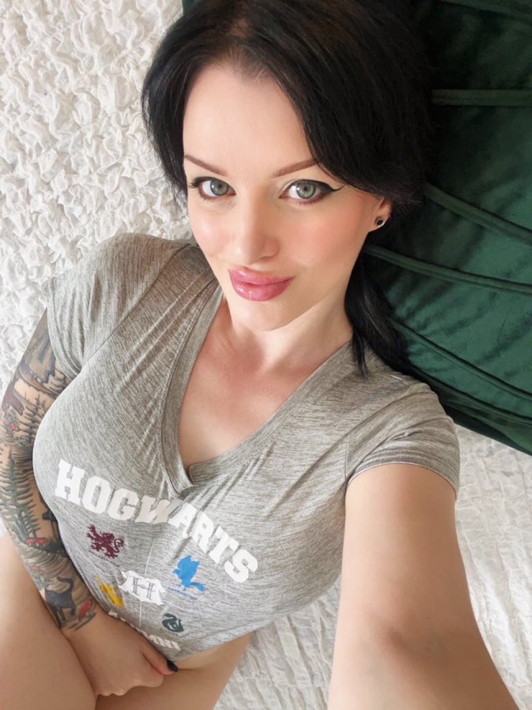 HelenaGraves_01's tweet photo. Is this your type?😉 https://t.co/zce4OamxnO