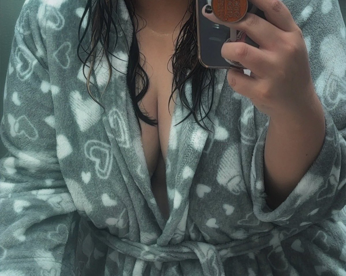 rosecoloredxs's tweet photo. i’m so wet 🛁🤭 #nsfwtwt https://t.co/eOIghh6vVU