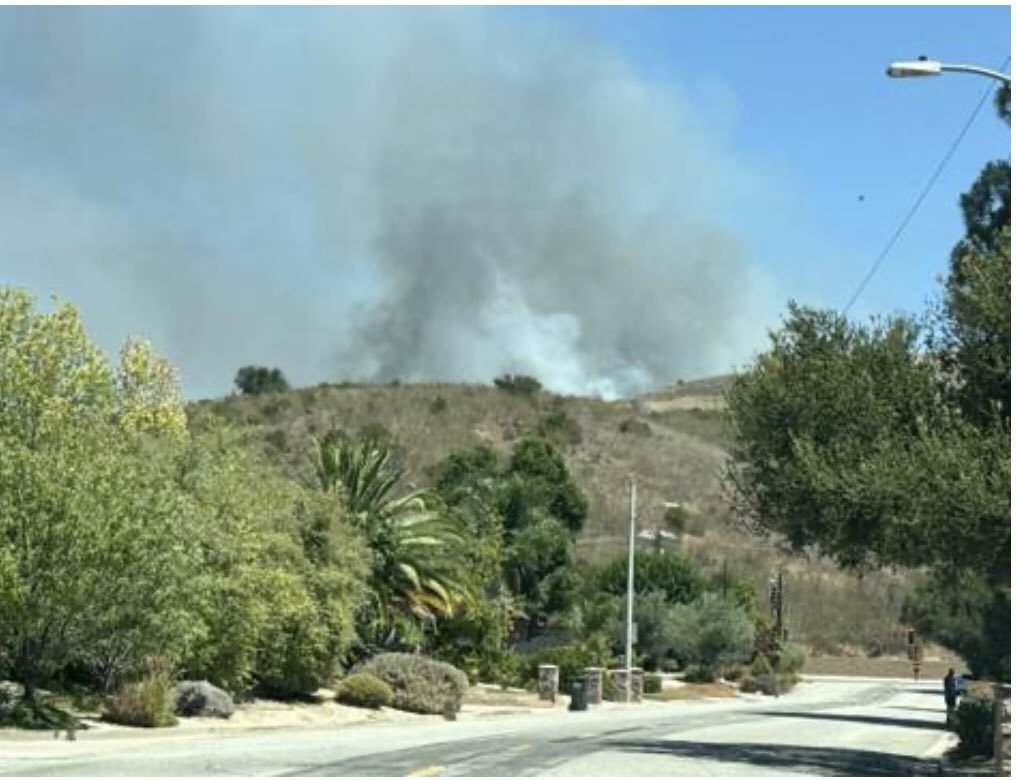 _hey_its_Kat323's tweet photo. ‼️‼️ UPDATE:

incident command has requested mandatory evacuations for Featherwood Street and two additional type-3 engines have also been requested. 
the fire is now approximately 3 acres 🫪😖 - watch duty 

#KananFire https://t.co/cM5lKNlHQ0