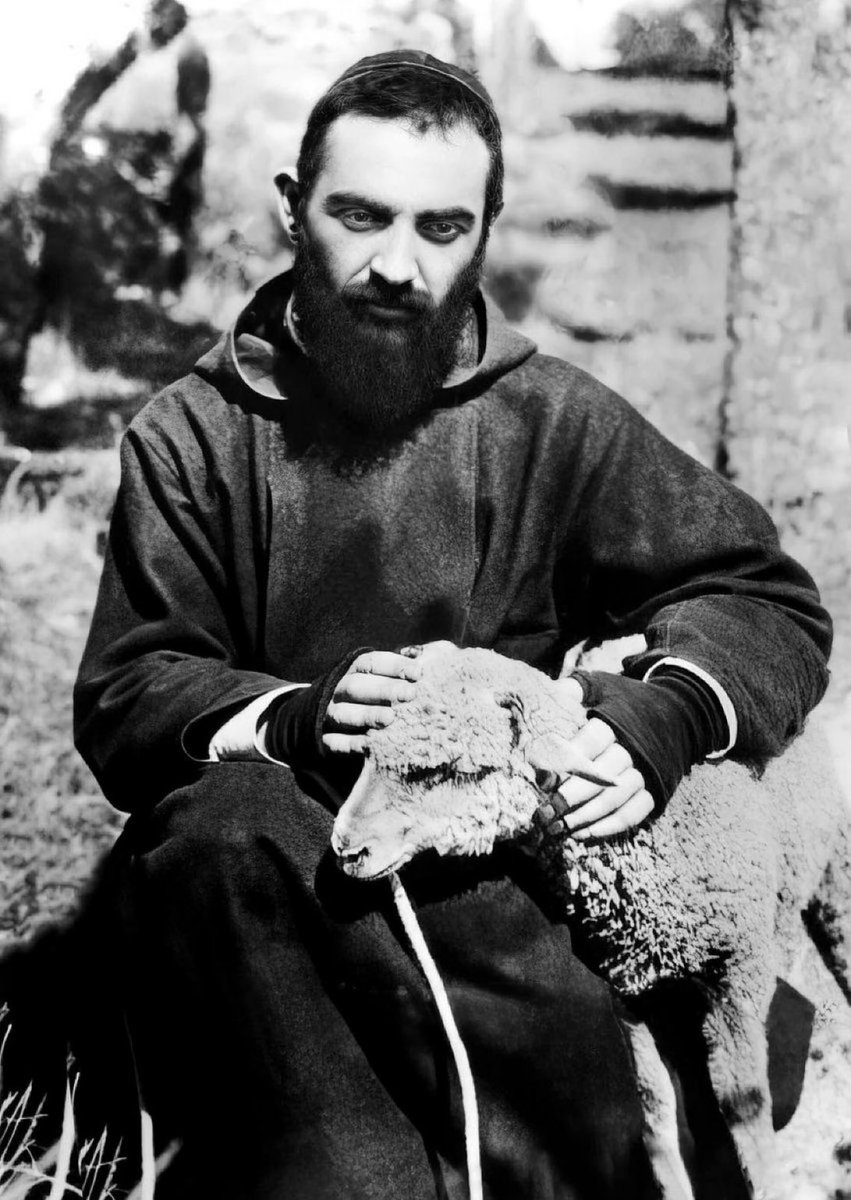 deusimpera's tweet photo. “Today’s society does not pray. That is why it is falling apart.”

— St. Padre Pio https://t.co/wSJ4QXcPoV