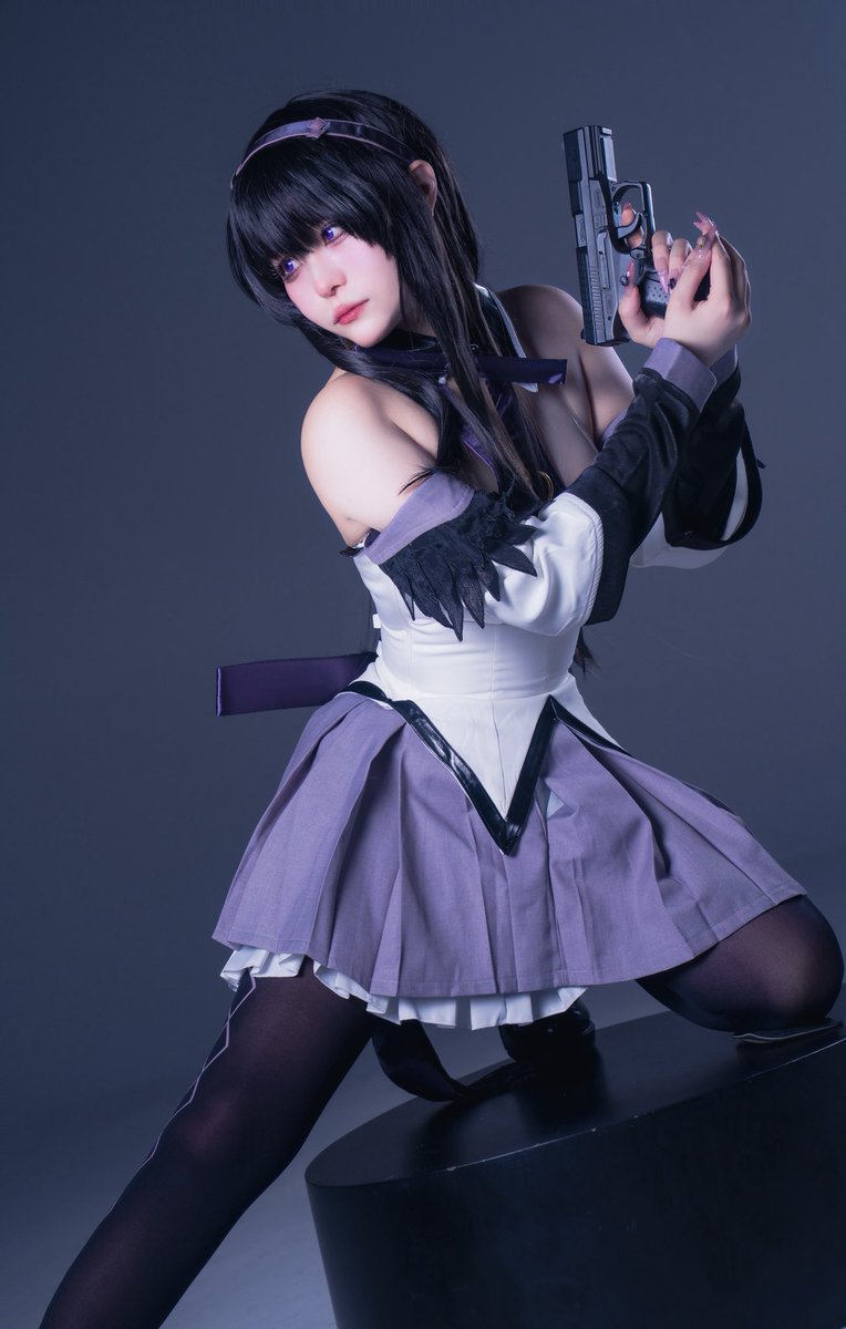 0ne_maru's tweet photo. Cosplay  /  魔法少女まどか☆マギカ

           彼女を守る私になりたい

📸 : @0508bk201 
 #まどマギ  #暁美ほむら  #コスプレ #cosplay https://t.co/aVpHFG2035