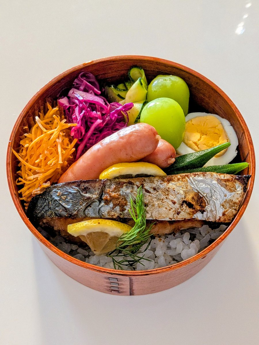 Liddell0301's tweet photo. #お弁当

🌿サワラカレー漬焼き
🌿ウインナ、ゆでたまご
🌿ズッキーニマリネ
🌿紫キャベツマリネ
🌿にんじんしりしり
🌿シャインマスカット
🌿オクラ山椒醤油、もち麦ごはん

今週もゆるりといきましょう😊 https://t.co/Z2qunFzpUQ
