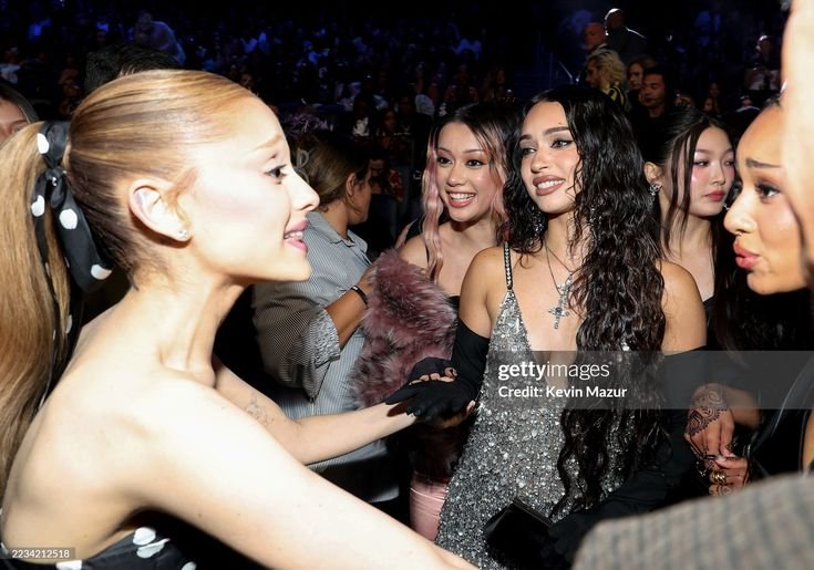 eternalph_'s tweet photo. WE LOVE YOU ARIANA https://t.co/jgCqTalURA