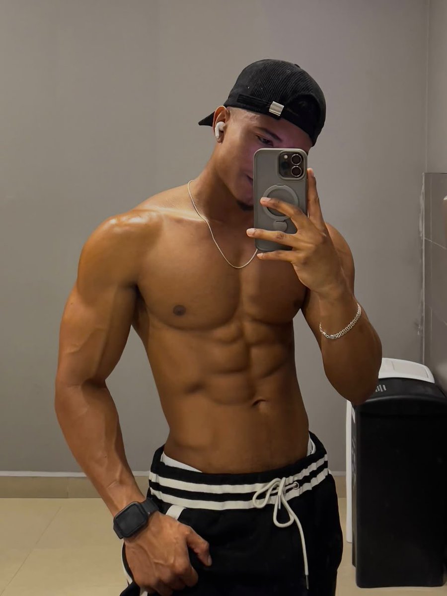 OfcPqd's tweet photo. O Corpinho É O Cacetao 🔥🥵 https://t.co/jAG5rBDt9c