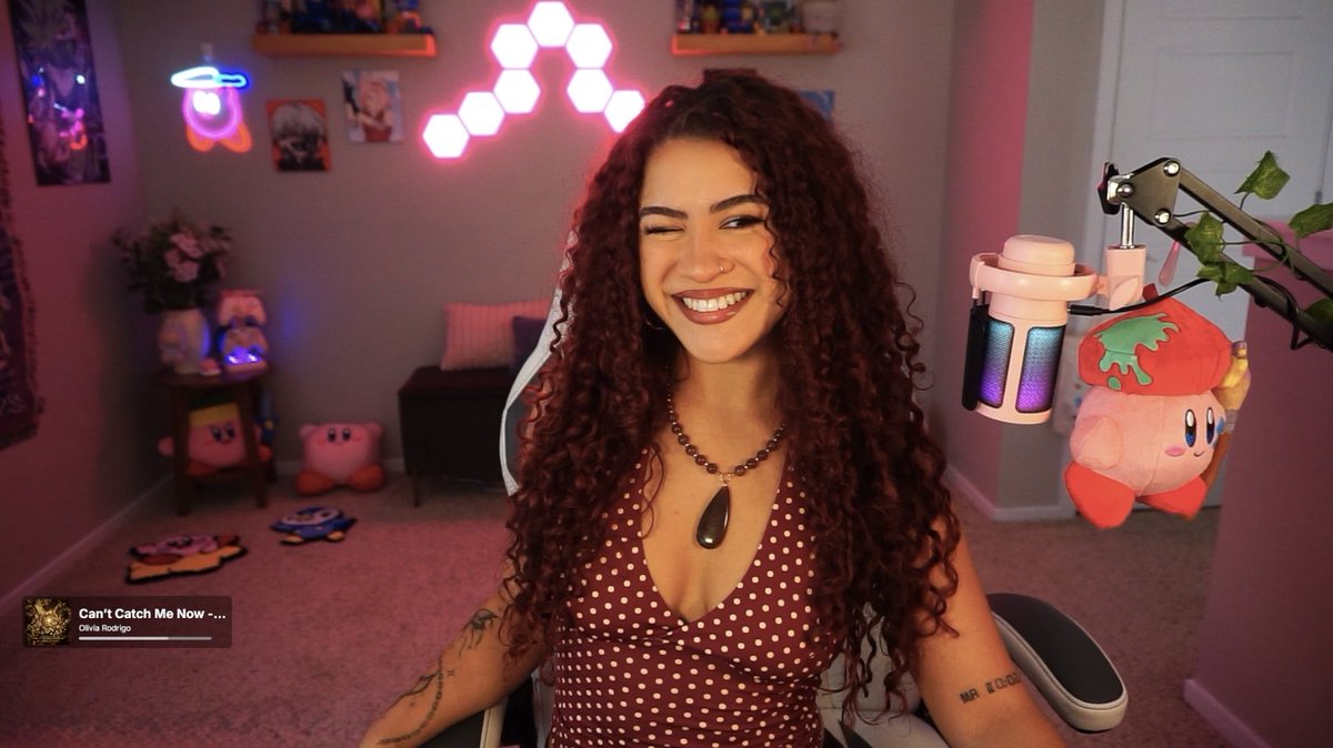 yayitsadri's tweet photo. live on Twitch rn @yayitsadri :D lemme be your new fav streamer #justchatting #smallstreamer #twitch https://t.co/5LlO3qJZHy
