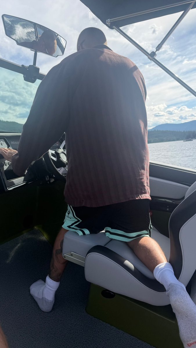 bieberbarefoot's tweet photo. new 📸 | via Justin Bieber instagram stories https://t.co/ylDmwQHpeJ