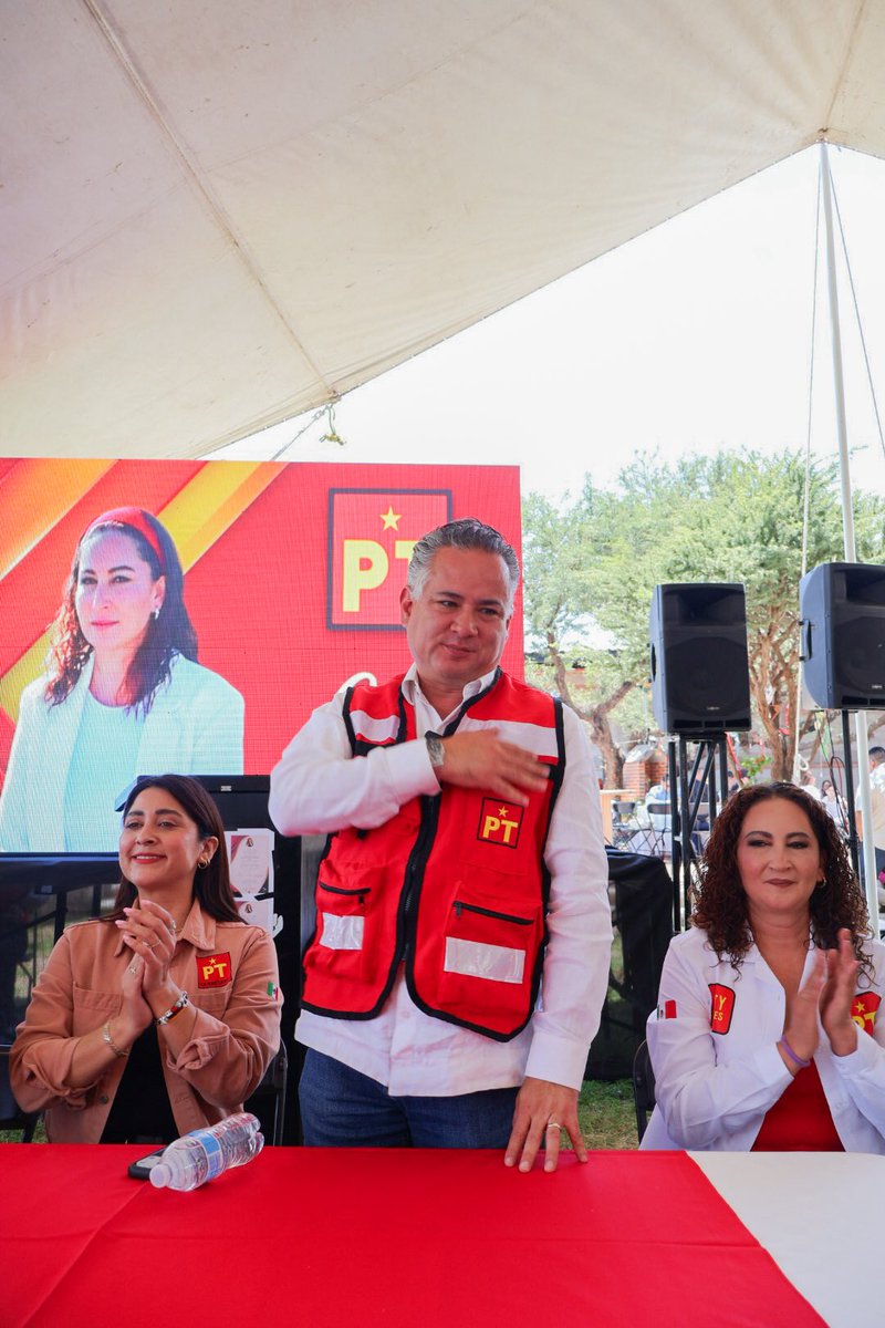 SNietoCastillo's tweet photo. Ezequiel Montes, Querétaro.
Hoy con nuestras aliadas y aliados del Partido del Trabajo en la presentación de Guty Montes como coordinadora municipal de afiliación y de Oswaldo Gómez como coordinador del Distrito 14.
El movimiento se organiza y se fortalece. Gracias a amiga, Valeria Flores, comisionada estatal por la invitación.
La 4T avanza. 
#EsSantiagoDeQuerétaro